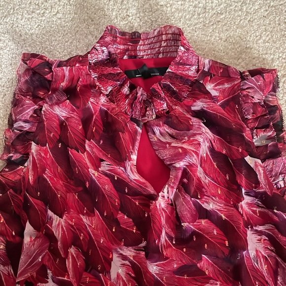 White House Black Market Red Feather Print Sleeveless Blouse - Picture 4 of 4